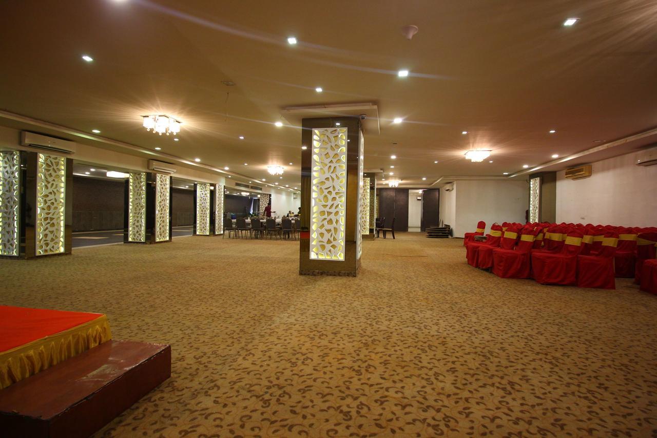 أحمد أباد Oyo 8786 Hotel Maan Residency المظهر الخارجي الصورة
